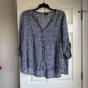 Jones New York Navy and White Floral Button-Up Blouse